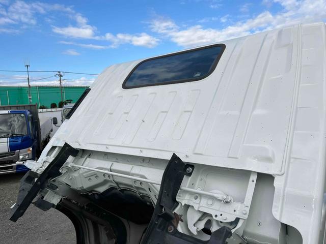 アトラストラック コンテナ付3t積アームロール新明和Wシリンダー 6速MT 3t積み脱着装置付コンテナ専用車 6速MT 新明和製アームロール 型式CCA23-12 ツインホイスト キャブバックデッキ付 観音開き仕様コンテナ付 タイヤ山6分 車両総重量6115キロ(38枚目)