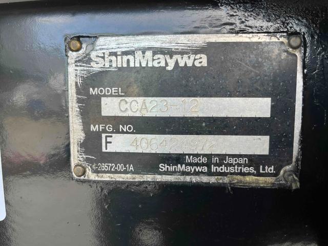 アトラストラック コンテナ付3t積アームロール新明和Wシリンダー 6速MT 3t積み脱着装置付コンテナ専用車 6速MT 新明和製アームロール 型式CCA23-12 ツインホイスト キャブバックデッキ付 観音開き仕様コンテナ付 タイヤ山6分 車両総重量6115キロ(39枚目)