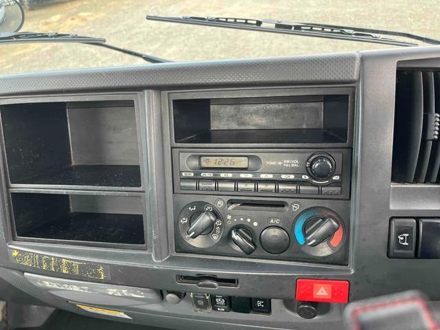 アトラストラック コンテナ付3t積アームロール新明和Wシリンダー 6速MT 3t積み脱着装置付コンテナ専用車 6速MT 新明和製アームロール 型式CCA23-12 ツインホイスト キャブバックデッキ付 観音開き仕様コンテナ付 タイヤ山6分 車両総重量6115キロ(41枚目)