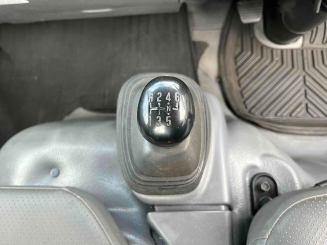 アトラストラック コンテナ付3t積アームロール新明和Wシリンダー 6速MT 3t積み脱着装置付コンテナ専用車 6速MT 新明和製アームロール 型式CCA23-12 ツインホイスト キャブバックデッキ付 観音開き仕様コンテナ付 タイヤ山6分 車両総重量6115キロ(43枚目)