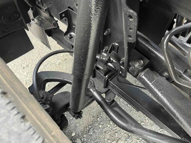 アトラストラック コンテナ付3t積アームロール新明和Wシリンダー 6速MT 3t積み脱着装置付コンテナ専用車 6速MT 新明和製アームロール 型式CCA23-12 ツインホイスト キャブバックデッキ付 観音開き仕様コンテナ付 タイヤ山6分 車両総重量6115キロ(47枚目)