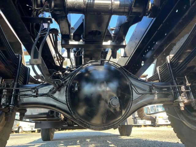 ファイター 4t積アームロール新明和Wシリンダー 6速MT 4t積み脱着装置付コンテナ専用車 車検R8年11月25日 6速MT ベッドレス 2人乗り 新明和製アームロール CCA44-20 ツインホイスト キャブバックデッキ付 車両総重量7960キロ(18枚目)