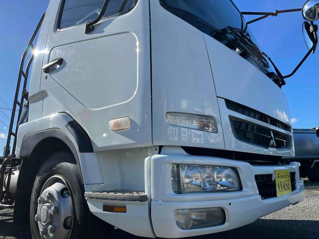 ファイター 4t積アームロール新明和Wシリンダー 6速MT 4t積み脱着装置付コンテナ専用車 車検R8年11月25日 6速MT ベッドレス 2人乗り 新明和製アームロール CCA44-20 ツインホイスト キャブバックデッキ付 車両総重量7960キロ(26枚目)