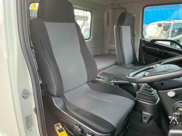 ヒノレンジャー ３．７５ｔ積アームロール新明和Ｗシリンダー　フルキャブ　３．７５ｔ積み脱着装置付コンテナ専用車　車検Ｒ８年１２月１５日　６速ＭＴ　ベッド付フルキャブ車　２００Ｌ燃料タンク　新明和製アームロール　ＣＣＡ４４－３０　ツインホイスト　キャブバックデッキ付（13枚目）