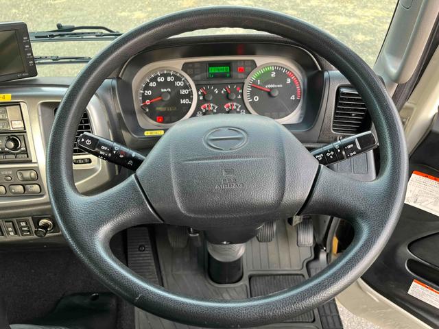 ヒノレンジャー ３．７５ｔ積アームロール新明和Ｗシリンダー　フルキャブ　３．７５ｔ積み脱着装置付コンテナ専用車　車検Ｒ８年１２月１５日　６速ＭＴ　ベッド付フルキャブ車　２００Ｌ燃料タンク　新明和製アームロール　ＣＣＡ４４－３０　ツインホイスト　キャブバックデッキ付（14枚目）