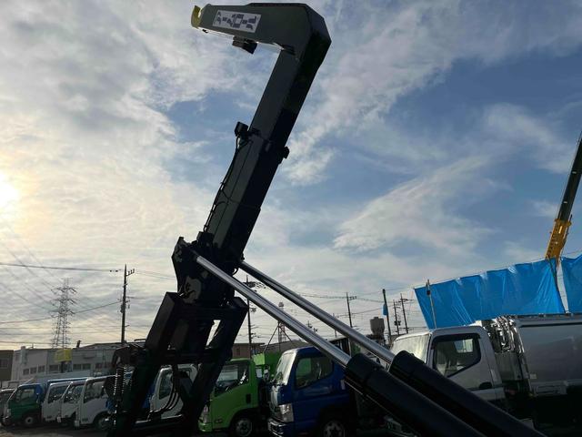 ヒノレンジャー ３．７５ｔ積アームロール新明和Ｗシリンダー　フルキャブ　３．７５ｔ積み脱着装置付コンテナ専用車　車検Ｒ８年１２月１５日　６速ＭＴ　ベッド付フルキャブ車　２００Ｌ燃料タンク　新明和製アームロール　ＣＣＡ４４－３０　ツインホイスト　キャブバックデッキ付（33枚目）