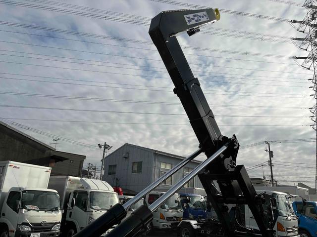ヒノレンジャー ３．７５ｔ積アームロール新明和Ｗシリンダー　フルキャブ　３．７５ｔ積み脱着装置付コンテナ専用車　車検Ｒ８年１２月１５日　６速ＭＴ　ベッド付フルキャブ車　２００Ｌ燃料タンク　新明和製アームロール　ＣＣＡ４４－３０　ツインホイスト　キャブバックデッキ付（34枚目）