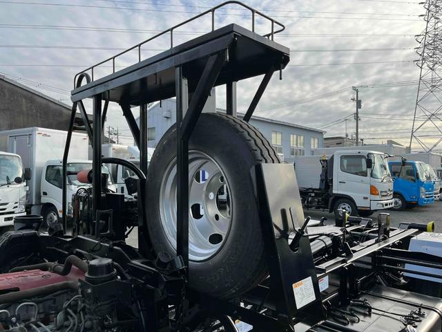 ヒノレンジャー ３．７５ｔ積アームロール新明和Ｗシリンダー　フルキャブ　３．７５ｔ積み脱着装置付コンテナ専用車　車検Ｒ８年１２月１５日　６速ＭＴ　ベッド付フルキャブ車　２００Ｌ燃料タンク　新明和製アームロール　ＣＣＡ４４－３０　ツインホイスト　キャブバックデッキ付（36枚目）