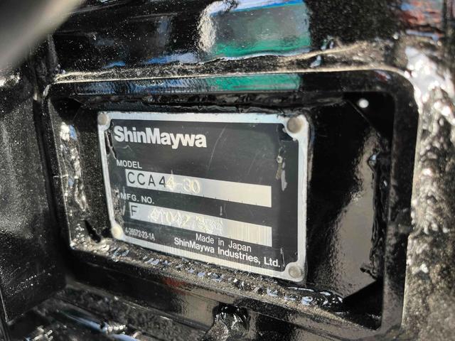 ヒノレンジャー ３．７５ｔ積アームロール新明和Ｗシリンダー　フルキャブ　３．７５ｔ積み脱着装置付コンテナ専用車　車検Ｒ８年１２月１５日　６速ＭＴ　ベッド付フルキャブ車　２００Ｌ燃料タンク　新明和製アームロール　ＣＣＡ４４－３０　ツインホイスト　キャブバックデッキ付（40枚目）