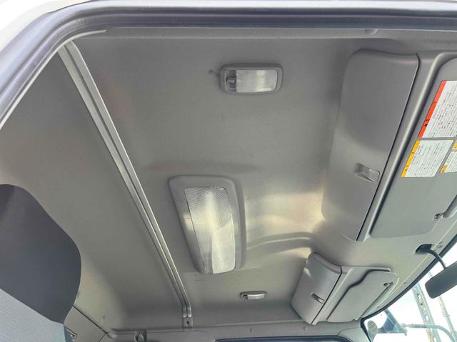 ヒノレンジャー ３．７５ｔ積アームロール新明和Ｗシリンダー　フルキャブ　３．７５ｔ積み脱着装置付コンテナ専用車　車検Ｒ８年１２月１５日　６速ＭＴ　ベッド付フルキャブ車　２００Ｌ燃料タンク　新明和製アームロール　ＣＣＡ４４－３０　ツインホイスト　キャブバックデッキ付（47枚目）