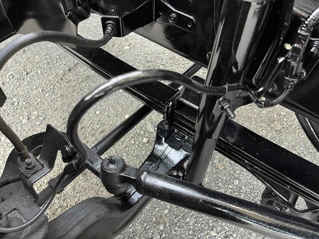 ヒノレンジャー ３．７５ｔ積アームロール新明和Ｗシリンダー　フルキャブ　３．７５ｔ積み脱着装置付コンテナ専用車　車検Ｒ８年１２月１５日　６速ＭＴ　ベッド付フルキャブ車　２００Ｌ燃料タンク　新明和製アームロール　ＣＣＡ４４－３０　ツインホイスト　キャブバックデッキ付（49枚目）