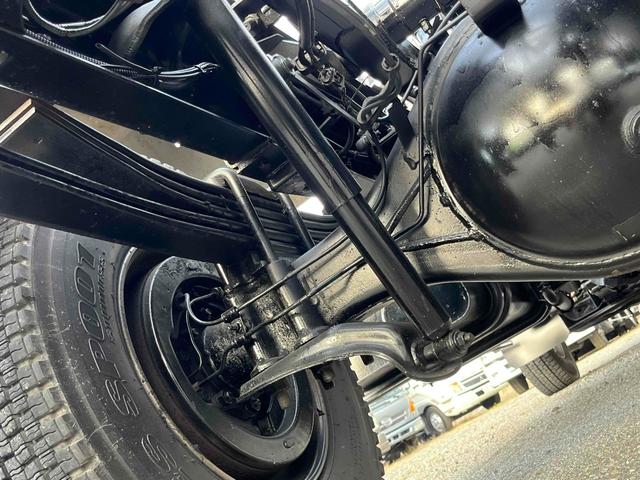 ヒノレンジャー ３．７５ｔ積アームロール新明和Ｗシリンダー　フルキャブ　３．７５ｔ積み脱着装置付コンテナ専用車　車検Ｒ８年１２月１５日　６速ＭＴ　ベッド付フルキャブ車　２００Ｌ燃料タンク　新明和製アームロール　ＣＣＡ４４－３０　ツインホイスト　キャブバックデッキ付（51枚目）