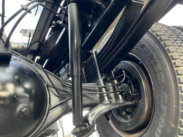 ヒノレンジャー ３．７５ｔ積アームロール新明和Ｗシリンダー　フルキャブ　３．７５ｔ積み脱着装置付コンテナ専用車　車検Ｒ８年１２月１５日　６速ＭＴ　ベッド付フルキャブ車　２００Ｌ燃料タンク　新明和製アームロール　ＣＣＡ４４－３０　ツインホイスト　キャブバックデッキ付（52枚目）