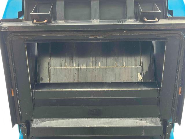 キャンター ダンボール回収歴車　２．３５ｔ積プレス式パッカー車４．９立米　ダンボール回収歴車　２．３５ｔ積プレス式パッカー車　５速ＭＴ　バックカメラ付　モリタエコノス製４．９立米　荷箱型式ＰＡ５５Ｈ　連続スイッチ　汚水タンク付　車両総重量６６８５キロ（13枚目）