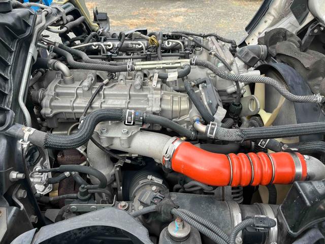 キャンター ダンボール回収歴車　２．３５ｔ積プレス式パッカー車４．９立米　ダンボール回収歴車　２．３５ｔ積プレス式パッカー車　５速ＭＴ　バックカメラ付　モリタエコノス製４．９立米　荷箱型式ＰＡ５５Ｈ　連続スイッチ　汚水タンク付　車両総重量６６８５キロ（17枚目）