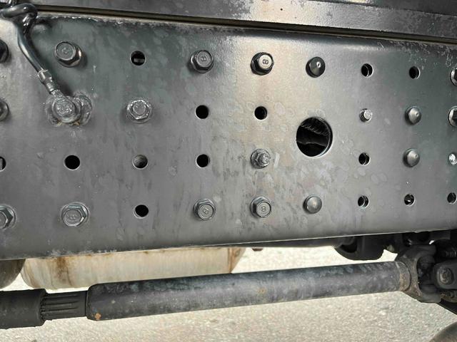 キャンター ダンボール回収歴車　２．３５ｔ積プレス式パッカー車４．９立米　ダンボール回収歴車　２．３５ｔ積プレス式パッカー車　５速ＭＴ　バックカメラ付　モリタエコノス製４．９立米　荷箱型式ＰＡ５５Ｈ　連続スイッチ　汚水タンク付　車両総重量６６８５キロ（19枚目）