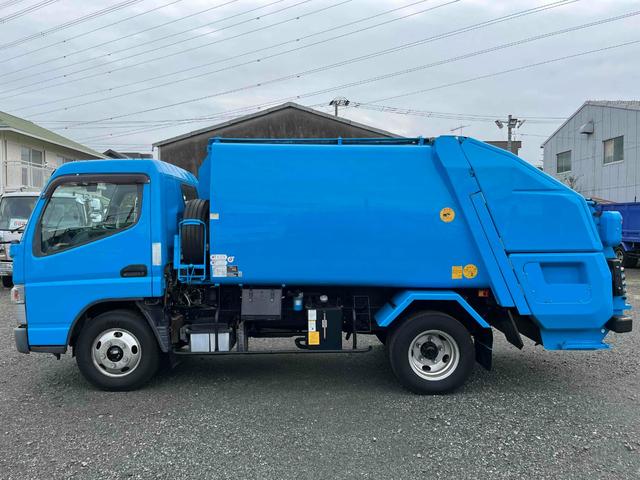 キャンター ダンボール回収歴車　２．３５ｔ積プレス式パッカー車４．９立米　ダンボール回収歴車　２．３５ｔ積プレス式パッカー車　５速ＭＴ　バックカメラ付　モリタエコノス製４．９立米　荷箱型式ＰＡ５５Ｈ　連続スイッチ　汚水タンク付　車両総重量６６８５キロ（22枚目）