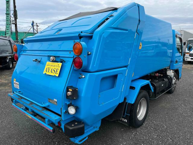 キャンター ダンボール回収歴車　２．３５ｔ積プレス式パッカー車４．９立米　ダンボール回収歴車　２．３５ｔ積プレス式パッカー車　５速ＭＴ　バックカメラ付　モリタエコノス製４．９立米　荷箱型式ＰＡ５５Ｈ　連続スイッチ　汚水タンク付　車両総重量６６８５キロ（23枚目）