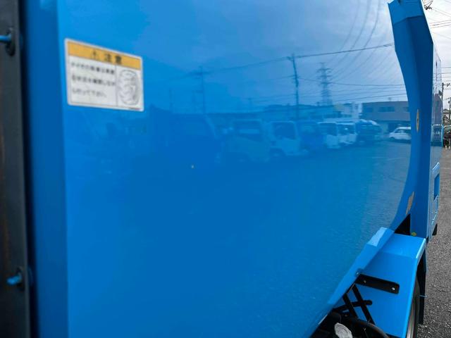 キャンター ダンボール回収歴車　２．３５ｔ積プレス式パッカー車４．９立米　ダンボール回収歴車　２．３５ｔ積プレス式パッカー車　５速ＭＴ　バックカメラ付　モリタエコノス製４．９立米　荷箱型式ＰＡ５５Ｈ　連続スイッチ　汚水タンク付　車両総重量６６８５キロ（27枚目）
