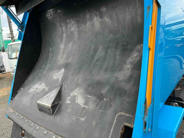 キャンター ダンボール回収歴車　２．３５ｔ積プレス式パッカー車４．９立米　ダンボール回収歴車　２．３５ｔ積プレス式パッカー車　５速ＭＴ　バックカメラ付　モリタエコノス製４．９立米　荷箱型式ＰＡ５５Ｈ　連続スイッチ　汚水タンク付　車両総重量６６８５キロ（38枚目）