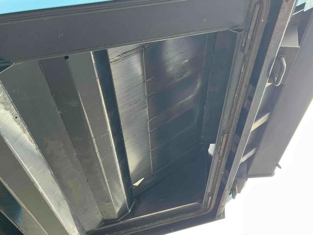 キャンター ダンボール回収歴車　２．３５ｔ積プレス式パッカー車４．９立米　ダンボール回収歴車　２．３５ｔ積プレス式パッカー車　５速ＭＴ　バックカメラ付　モリタエコノス製４．９立米　荷箱型式ＰＡ５５Ｈ　連続スイッチ　汚水タンク付　車両総重量６６８５キロ（43枚目）