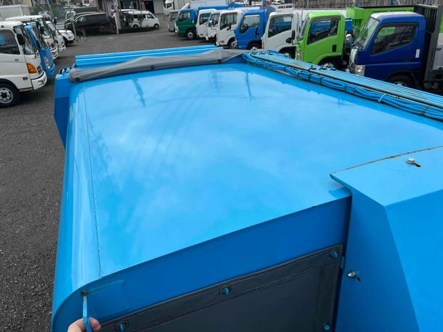 キャンター ダンボール回収歴車　２．３５ｔ積プレス式パッカー車４．９立米　ダンボール回収歴車　２．３５ｔ積プレス式パッカー車　５速ＭＴ　バックカメラ付　モリタエコノス製４．９立米　荷箱型式ＰＡ５５Ｈ　連続スイッチ　汚水タンク付　車両総重量６６８５キロ（49枚目）