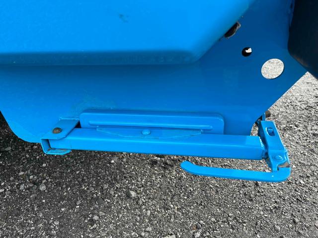 キャンター ダンボール回収歴車　２．３５ｔ積プレス式パッカー車４．９立米　ダンボール回収歴車　２．３５ｔ積プレス式パッカー車　５速ＭＴ　バックカメラ付　モリタエコノス製４．９立米　荷箱型式ＰＡ５５Ｈ　連続スイッチ　汚水タンク付　車両総重量６６８５キロ（52枚目）