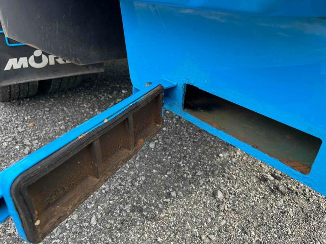 キャンター ダンボール回収歴車　２．３５ｔ積プレス式パッカー車４．９立米　ダンボール回収歴車　２．３５ｔ積プレス式パッカー車　５速ＭＴ　バックカメラ付　モリタエコノス製４．９立米　荷箱型式ＰＡ５５Ｈ　連続スイッチ　汚水タンク付　車両総重量６６８５キロ（53枚目）