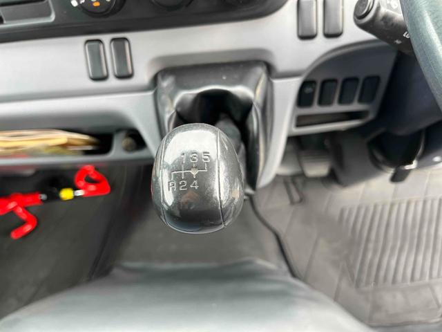 キャンター ダンボール回収歴車　２．３５ｔ積プレス式パッカー車４．９立米　ダンボール回収歴車　２．３５ｔ積プレス式パッカー車　５速ＭＴ　バックカメラ付　モリタエコノス製４．９立米　荷箱型式ＰＡ５５Ｈ　連続スイッチ　汚水タンク付　車両総重量６６８５キロ（56枚目）