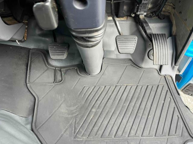 キャンター ダンボール回収歴車　２．３５ｔ積プレス式パッカー車４．９立米　ダンボール回収歴車　２．３５ｔ積プレス式パッカー車　５速ＭＴ　バックカメラ付　モリタエコノス製４．９立米　荷箱型式ＰＡ５５Ｈ　連続スイッチ　汚水タンク付　車両総重量６６８５キロ（57枚目）