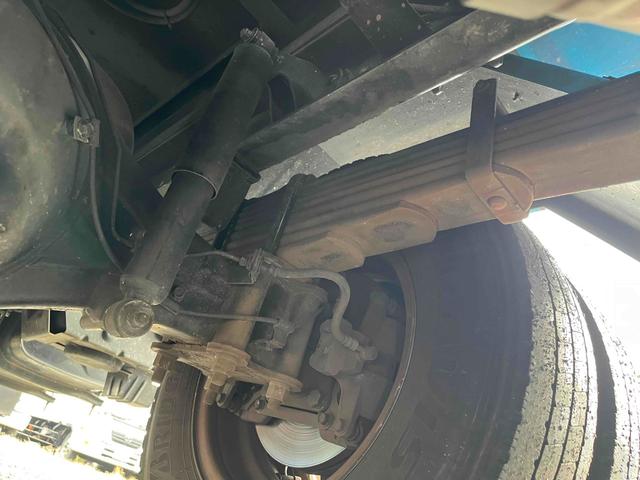 キャンター ダンボール回収歴車　２．３５ｔ積プレス式パッカー車４．９立米　ダンボール回収歴車　２．３５ｔ積プレス式パッカー車　５速ＭＴ　バックカメラ付　モリタエコノス製４．９立米　荷箱型式ＰＡ５５Ｈ　連続スイッチ　汚水タンク付　車両総重量６６８５キロ（63枚目）