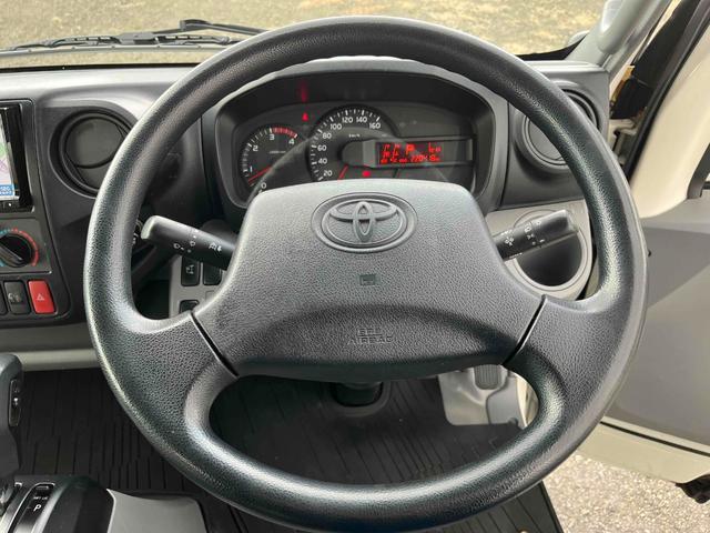 トヨエース 跳ね上げゲート蓋ワイド超々ロング２．８５ｔ積アルミバンＡＴ　ワイド超々ロングアルミバン　ＡＴ車　社外ナビ　ＥＴＣ　バックカメラ　荷台内寸長５６５幅２０８高１９８ｃｍ　荷台床面鉄板敷き　ラッシングレール２段　極東製跳ね上げパワーゲート付　タイヤ山７分（15枚目）