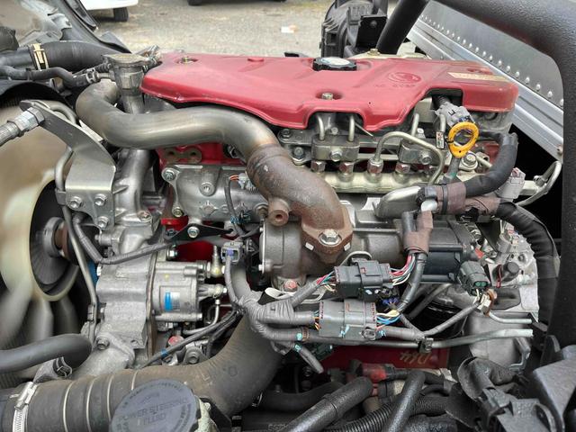 トヨエース 跳ね上げゲート蓋ワイド超々ロング２．８５ｔ積アルミバンＡＴ　ワイド超々ロングアルミバン　ＡＴ車　社外ナビ　ＥＴＣ　バックカメラ　荷台内寸長５６５幅２０８高１９８ｃｍ　荷台床面鉄板敷き　ラッシングレール２段　極東製跳ね上げパワーゲート付　タイヤ山７分（17枚目）