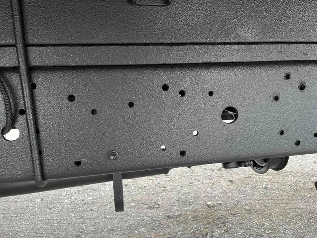 トヨエース 跳ね上げゲート蓋ワイド超々ロング２．８５ｔ積アルミバンＡＴ　ワイド超々ロングアルミバン　ＡＴ車　社外ナビ　ＥＴＣ　バックカメラ　荷台内寸長５６５幅２０８高１９８ｃｍ　荷台床面鉄板敷き　ラッシングレール２段　極東製跳ね上げパワーゲート付　タイヤ山７分（19枚目）