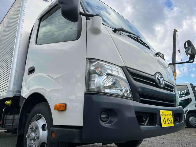 トヨエース 跳ね上げゲート蓋ワイド超々ロング２．８５ｔ積アルミバンＡＴ　ワイド超々ロングアルミバン　ＡＴ車　社外ナビ　ＥＴＣ　バックカメラ　荷台内寸長５６５幅２０８高１９８ｃｍ　荷台床面鉄板敷き　ラッシングレール２段　極東製跳ね上げパワーゲート付　タイヤ山７分（26枚目）