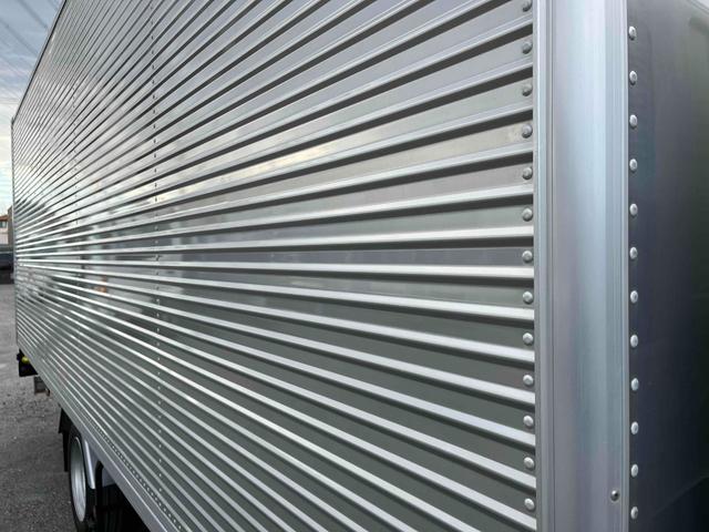 トヨエース 跳ね上げゲート蓋ワイド超々ロング２．８５ｔ積アルミバンＡＴ　ワイド超々ロングアルミバン　ＡＴ車　社外ナビ　ＥＴＣ　バックカメラ　荷台内寸長５６５幅２０８高１９８ｃｍ　荷台床面鉄板敷き　ラッシングレール２段　極東製跳ね上げパワーゲート付　タイヤ山７分（28枚目）