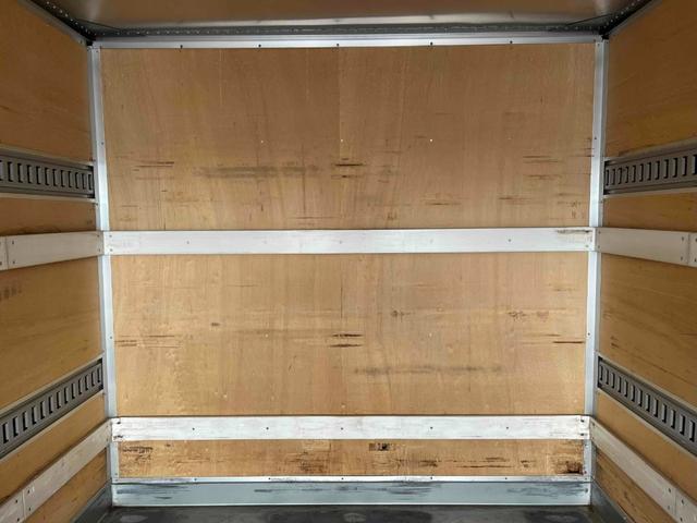 トヨエース 跳ね上げゲート蓋ワイド超々ロング２．８５ｔ積アルミバンＡＴ　ワイド超々ロングアルミバン　ＡＴ車　社外ナビ　ＥＴＣ　バックカメラ　荷台内寸長５６５幅２０８高１９８ｃｍ　荷台床面鉄板敷き　ラッシングレール２段　極東製跳ね上げパワーゲート付　タイヤ山７分（29枚目）