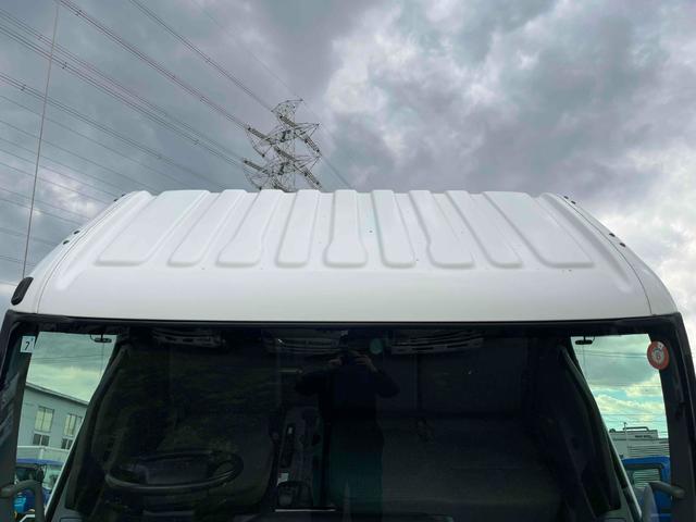 トヨエース 跳ね上げゲート蓋ワイド超々ロング２．８５ｔ積アルミバンＡＴ　ワイド超々ロングアルミバン　ＡＴ車　社外ナビ　ＥＴＣ　バックカメラ　荷台内寸長５６５幅２０８高１９８ｃｍ　荷台床面鉄板敷き　ラッシングレール２段　極東製跳ね上げパワーゲート付　タイヤ山７分（39枚目）