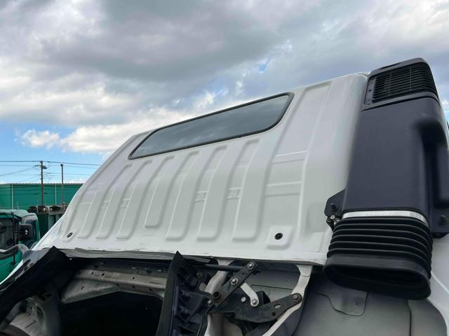 トヨエース 跳ね上げゲート蓋ワイド超々ロング２．８５ｔ積アルミバンＡＴ　ワイド超々ロングアルミバン　ＡＴ車　社外ナビ　ＥＴＣ　バックカメラ　荷台内寸長５６５幅２０８高１９８ｃｍ　荷台床面鉄板敷き　ラッシングレール２段　極東製跳ね上げパワーゲート付　タイヤ山７分（40枚目）