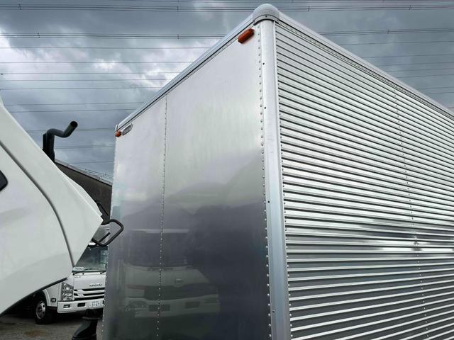 トヨエース 跳ね上げゲート蓋ワイド超々ロング２．８５ｔ積アルミバンＡＴ　ワイド超々ロングアルミバン　ＡＴ車　社外ナビ　ＥＴＣ　バックカメラ　荷台内寸長５６５幅２０８高１９８ｃｍ　荷台床面鉄板敷き　ラッシングレール２段　極東製跳ね上げパワーゲート付　タイヤ山７分（41枚目）