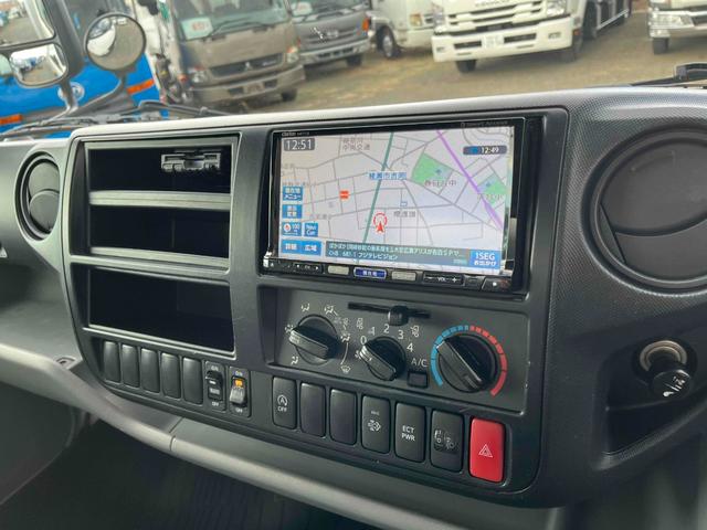 トヨエース 跳ね上げゲート蓋ワイド超々ロング２．８５ｔ積アルミバンＡＴ　ワイド超々ロングアルミバン　ＡＴ車　社外ナビ　ＥＴＣ　バックカメラ　荷台内寸長５６５幅２０８高１９８ｃｍ　荷台床面鉄板敷き　ラッシングレール２段　極東製跳ね上げパワーゲート付　タイヤ山７分（43枚目）