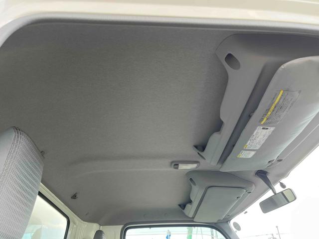 トヨエース 跳ね上げゲート蓋ワイド超々ロング２．８５ｔ積アルミバンＡＴ　ワイド超々ロングアルミバン　ＡＴ車　社外ナビ　ＥＴＣ　バックカメラ　荷台内寸長５６５幅２０８高１９８ｃｍ　荷台床面鉄板敷き　ラッシングレール２段　極東製跳ね上げパワーゲート付　タイヤ山７分（47枚目）