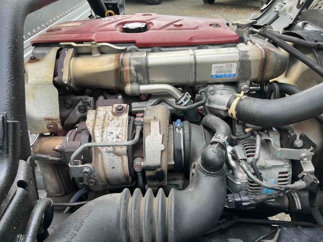 トヨエース 跳ね上げゲート蓋ワイド超々ロング２．８５ｔ積アルミバンＡＴ　ワイド超々ロングアルミバン　ＡＴ車　社外ナビ　ＥＴＣ　バックカメラ　荷台内寸長５６５幅２０８高１９８ｃｍ　荷台床面鉄板敷き　ラッシングレール２段　極東製跳ね上げパワーゲート付　タイヤ山７分（48枚目）