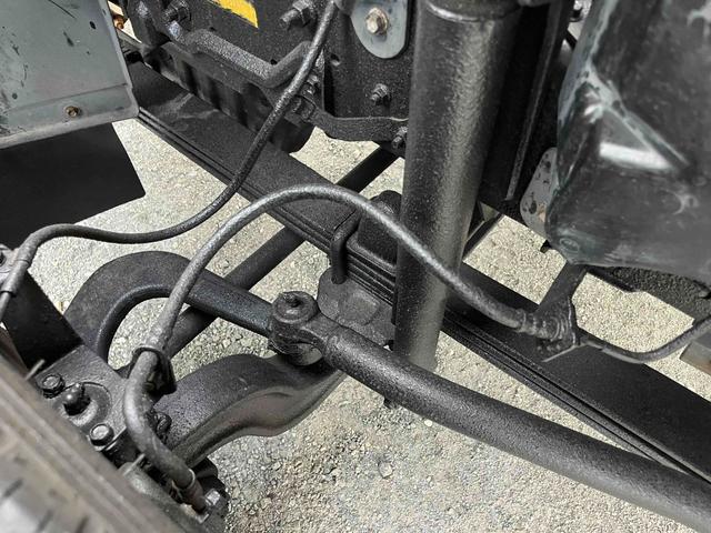 トヨエース 跳ね上げゲート蓋ワイド超々ロング２．８５ｔ積アルミバンＡＴ　ワイド超々ロングアルミバン　ＡＴ車　社外ナビ　ＥＴＣ　バックカメラ　荷台内寸長５６５幅２０８高１９８ｃｍ　荷台床面鉄板敷き　ラッシングレール２段　極東製跳ね上げパワーゲート付　タイヤ山７分（49枚目）