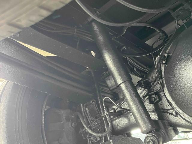 トヨエース 跳ね上げゲート蓋ワイド超々ロング２．８５ｔ積アルミバンＡＴ　ワイド超々ロングアルミバン　ＡＴ車　社外ナビ　ＥＴＣ　バックカメラ　荷台内寸長５６５幅２０８高１９８ｃｍ　荷台床面鉄板敷き　ラッシングレール２段　極東製跳ね上げパワーゲート付　タイヤ山７分（51枚目）