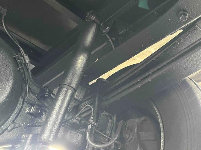 トヨエース 跳ね上げゲート蓋ワイド超々ロング２．８５ｔ積アルミバンＡＴ　ワイド超々ロングアルミバン　ＡＴ車　社外ナビ　ＥＴＣ　バックカメラ　荷台内寸長５６５幅２０８高１９８ｃｍ　荷台床面鉄板敷き　ラッシングレール２段　極東製跳ね上げパワーゲート付　タイヤ山７分（52枚目）