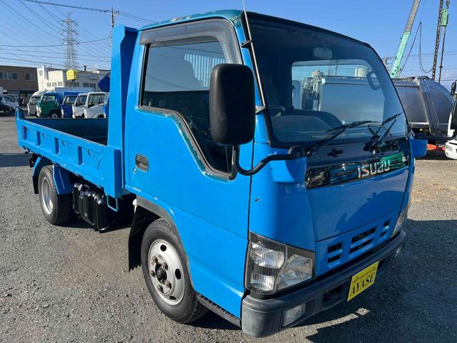 エルフトラック ２ｔ積み全低床ダンプ　５速ＭＴ　４ナンバー　５ｔ限定免許対応　２ｔダンプ　全低床　４ナンバー車　５速ＭＴ　新明和製３方開ボディー　荷台内寸長３０５幅１６０高３２ｃｍ　リヤ荷台地上高８５ｃｍ　車両総重量４９７５キロ　５ｔ限定免許対応車（21枚目）