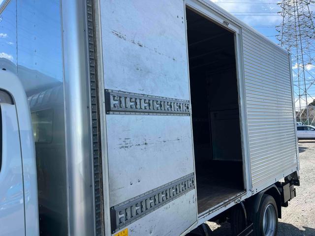 デュトロ 跳ね上げゲート蓋２．９５ｔ積み標準ロングアルミバンＡＴ　２．９５ｔ積み標準ロングアルミバン　４Ｌディーゼルターボ　ＡＴ車　車検Ｒ９年１月１３日　跳上パワーゲート蓋　助手席側サイド扉付　ラッシングレール２段　車両総重量６４４５キロ（5枚目）