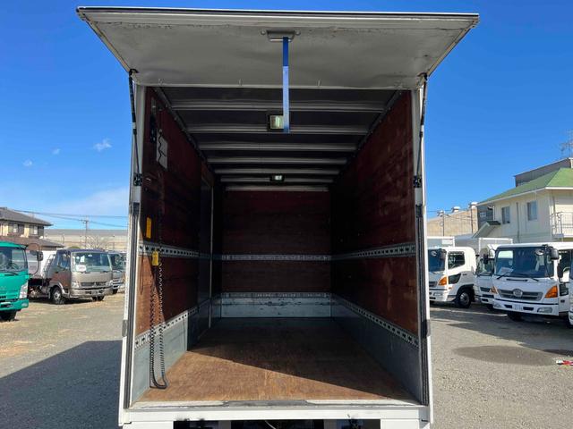 デュトロ 跳ね上げゲート蓋２．９５ｔ積み標準ロングアルミバンＡＴ　２．９５ｔ積み標準ロングアルミバン　４Ｌディーゼルターボ　ＡＴ車　車検Ｒ９年１月１３日　跳上パワーゲート蓋　助手席側サイド扉付　ラッシングレール２段　車両総重量６４４５キロ（6枚目）