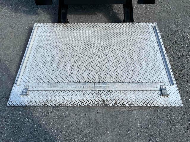 デュトロ 跳ね上げゲート蓋２．９５ｔ積み標準ロングアルミバンＡＴ　２．９５ｔ積み標準ロングアルミバン　４Ｌディーゼルターボ　ＡＴ車　車検Ｒ９年１月１３日　跳上パワーゲート蓋　助手席側サイド扉付　ラッシングレール２段　車両総重量６４４５キロ（13枚目）